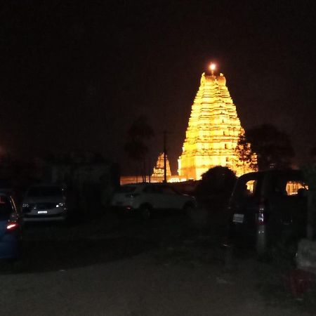 Ranjana Guesthouse Hampi Buitenkant foto